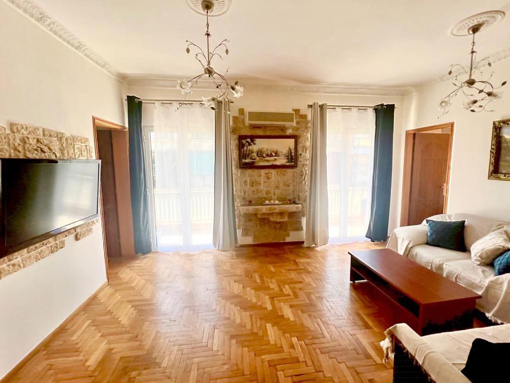 Neoclassical 2Bed In Kallimarmaro Atény Exteriér fotografie